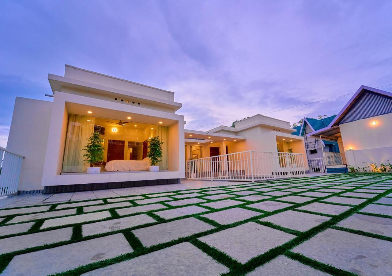 Glen Castle Vagamon Pool Resort By Voye Homes 外观 照片