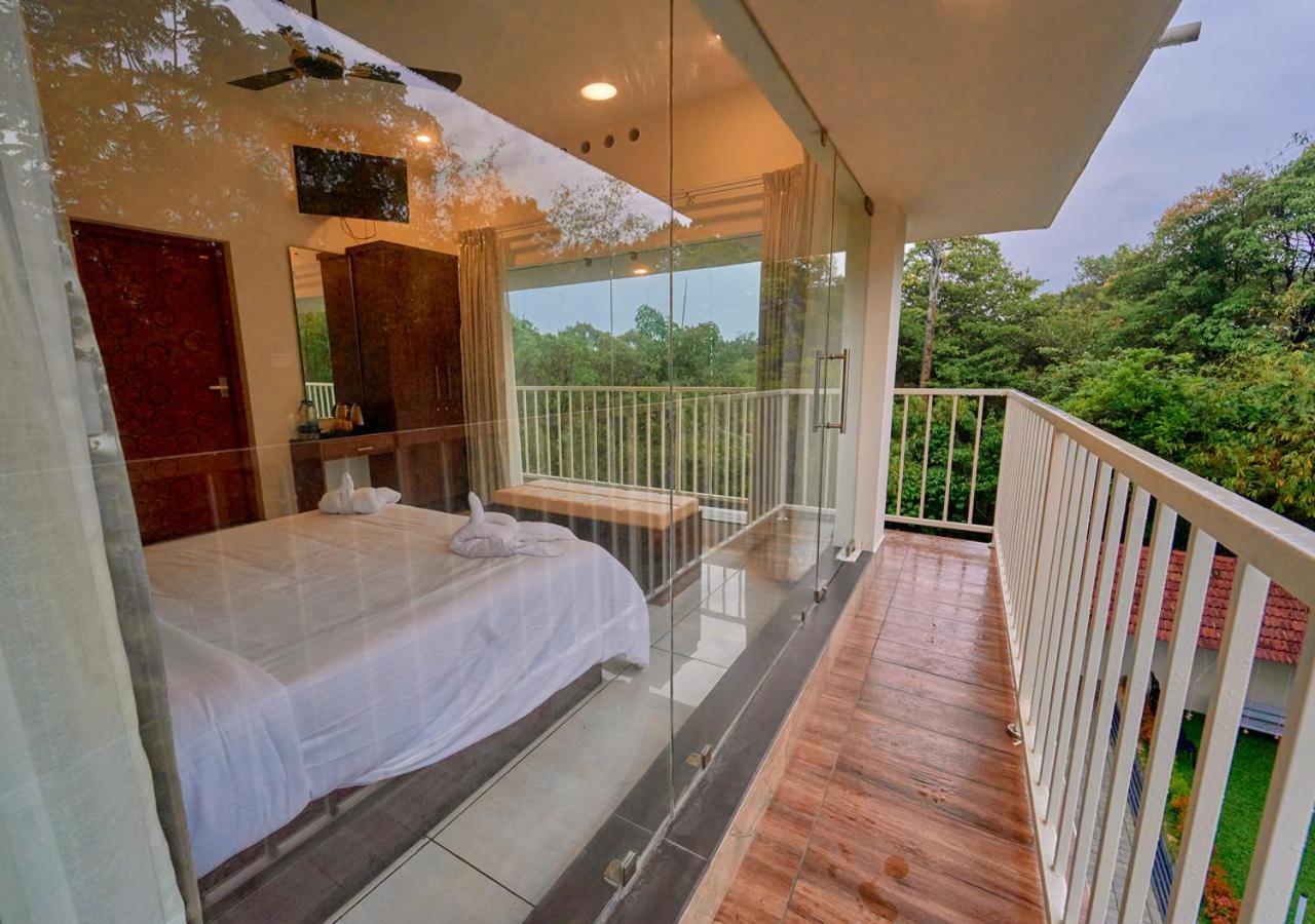 Glen Castle Vagamon Pool Resort By Voye Homes 外观 照片